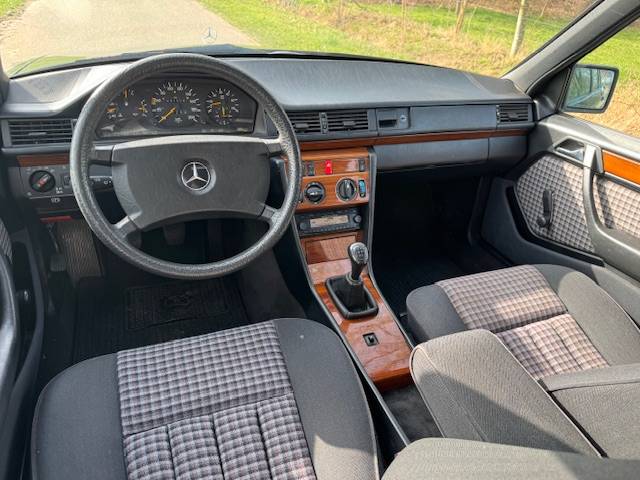 Mercedes-Benz S124 250 Diesel