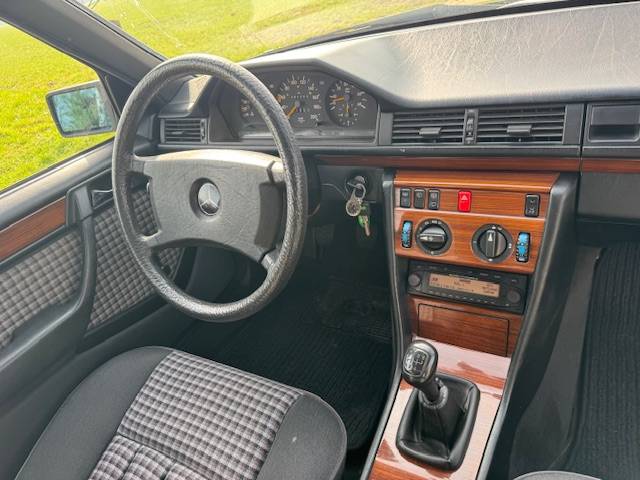 Mercedes-Benz S124 250 Diesel
