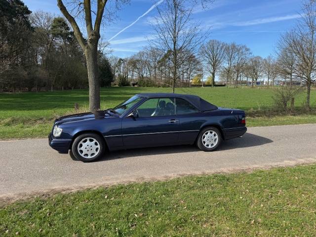 Mercedes-Benz w124 220E Cabriolet