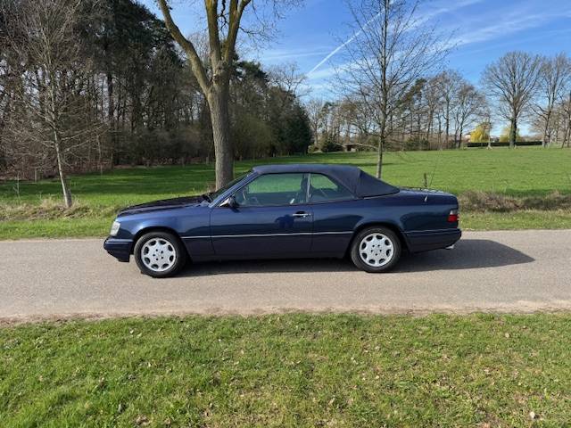 Mercedes-Benz w124 220E Cabriolet