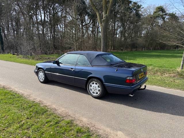 Mercedes-Benz w124 220E Cabriolet