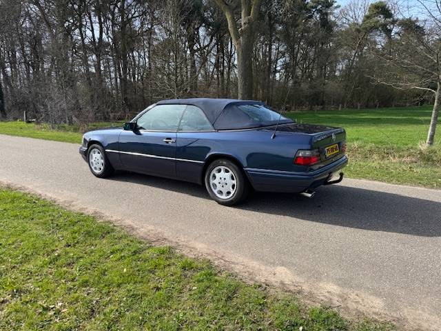 Mercedes-Benz w124 220E Cabriolet