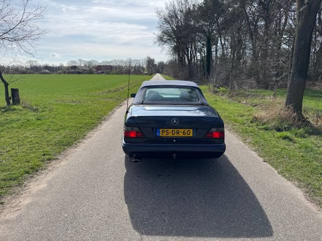 Mercedes-Benz w124 220E Cabriolet