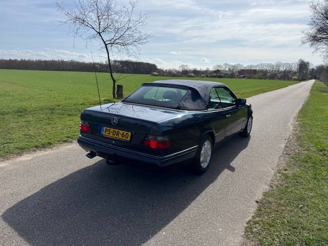 Mercedes-Benz w124 220E Cabriolet