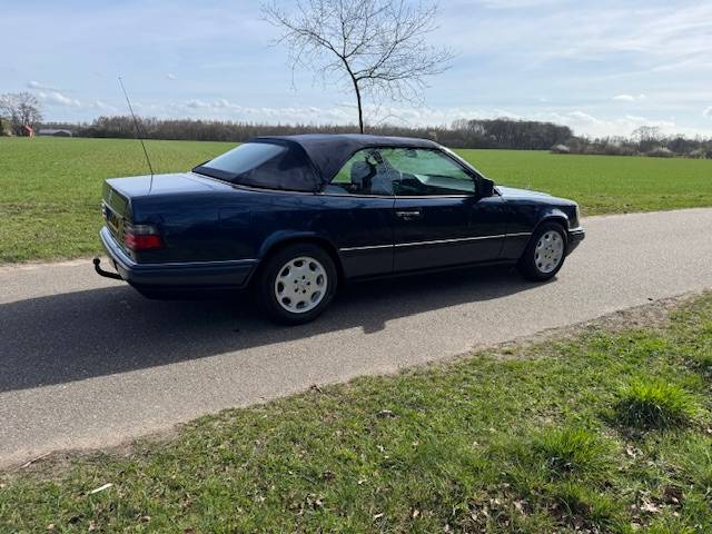 Mercedes-Benz w124 220E Cabriolet