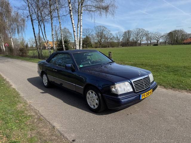 Mercedes-Benz w124 220E Cabriolet