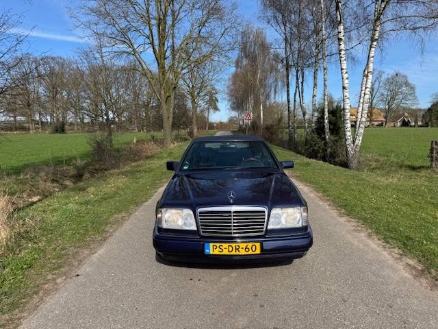 Mercedes-Benz w124 220E Cabriolet