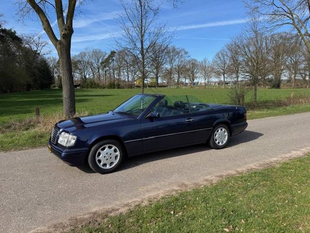 Mercedes-Benz w124 220E Cabriolet