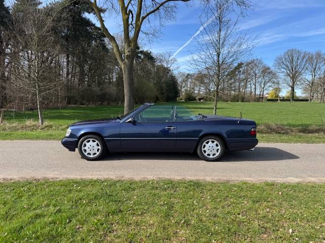 Mercedes-Benz w124 220E Cabriolet