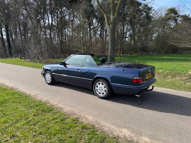 Mercedes-Benz w124 220E Cabriolet