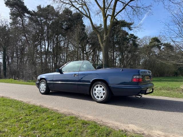 Mercedes-Benz w124 220E Cabriolet