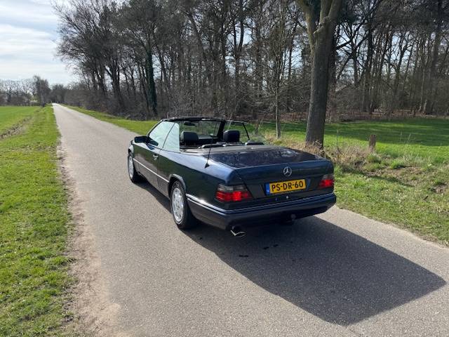 Mercedes-Benz w124 220E Cabriolet