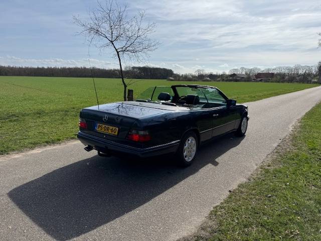 Mercedes-Benz w124 220E Cabriolet