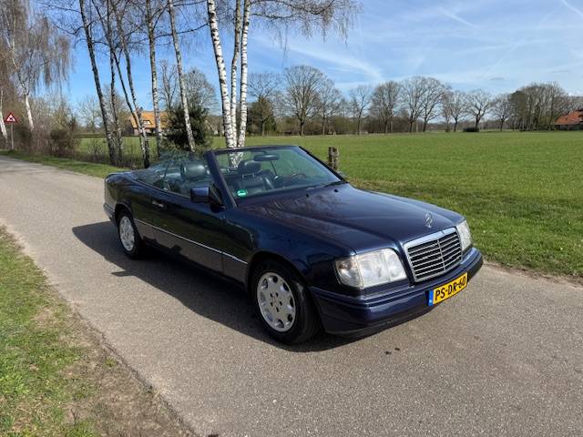 Mercedes-Benz w124 220E Cabriolet