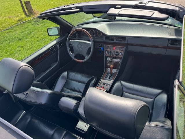 Mercedes-Benz w124 220E Cabriolet