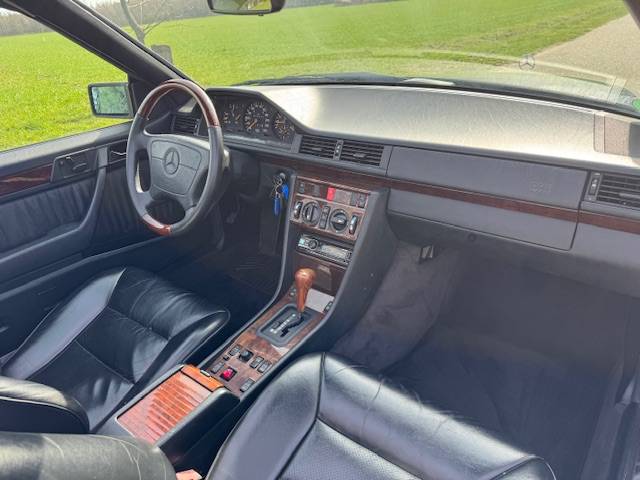 Mercedes-Benz w124 220E Cabriolet