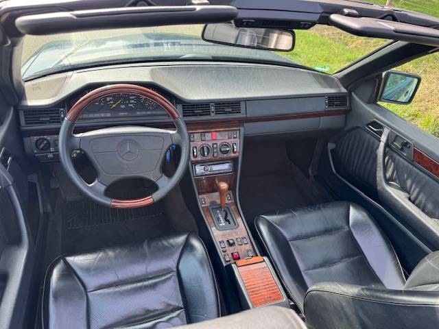 Mercedes-Benz w124 220E Cabriolet