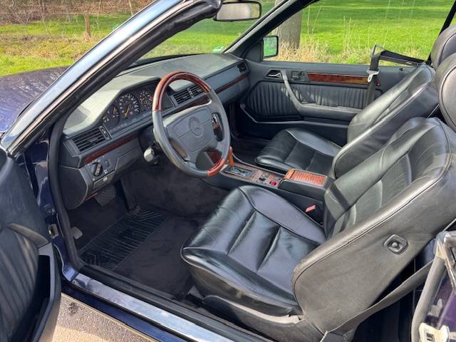 Mercedes-Benz w124 220E Cabriolet