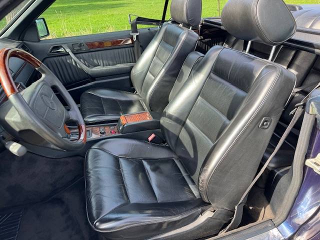 Mercedes-Benz w124 220E Cabriolet