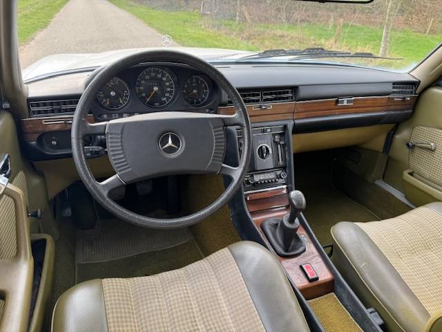 Mercedes-Benz W116 280S