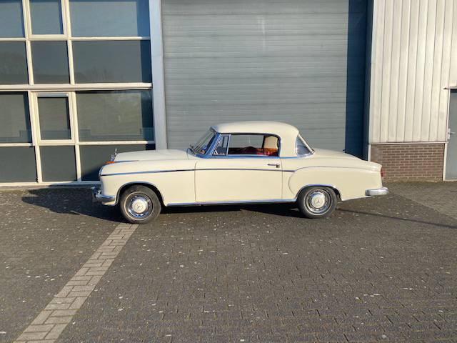 Mercedes-Benz 220S Ponton Coupe