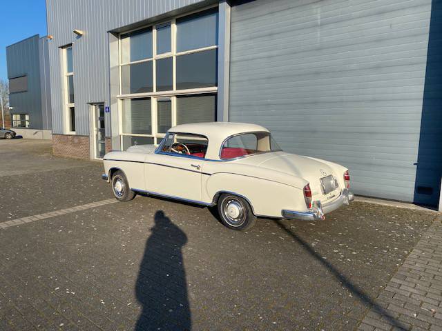 Mercedes-Benz 220S Ponton Coupe