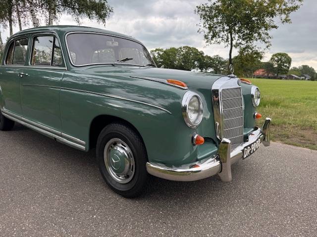 Mercedes-Benz 220S Ponton Hydrak