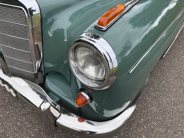 Mercedes-Benz 220S Ponton Hydrak